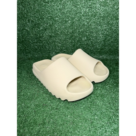 adidas Yeezy Slide Bone Womens Size 7.5 Mens Size 6 Tan Comfort Daily Sandals - Picture 2 of 9